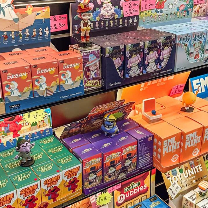 #sepotongpikiran | Blind Box: Antara Sensasi Kejutan dan Strategi Psikologis Konsumen Surabaya — Fenomena