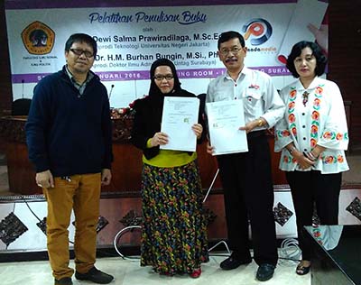 Pelatihan Penulisan Buku dan Penandatanganan MOU FISIP Untag Surabaya - Prenada Media