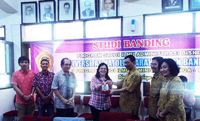 Universitas Katolik Parahyangan Bandung Studi Banding Ke Prodi Administrasi Bisnis UNTAG Surabaya