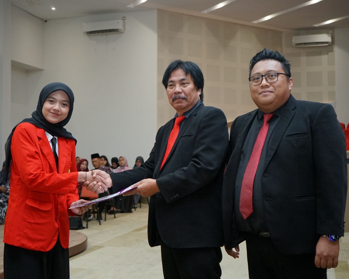 #KenalLebihDekat | Fara Aulia Azvandiara, Lulusan Ilmu Komunikasi dengan Karya Menarik yang Tuntaskan Studi 3,5 Tahun