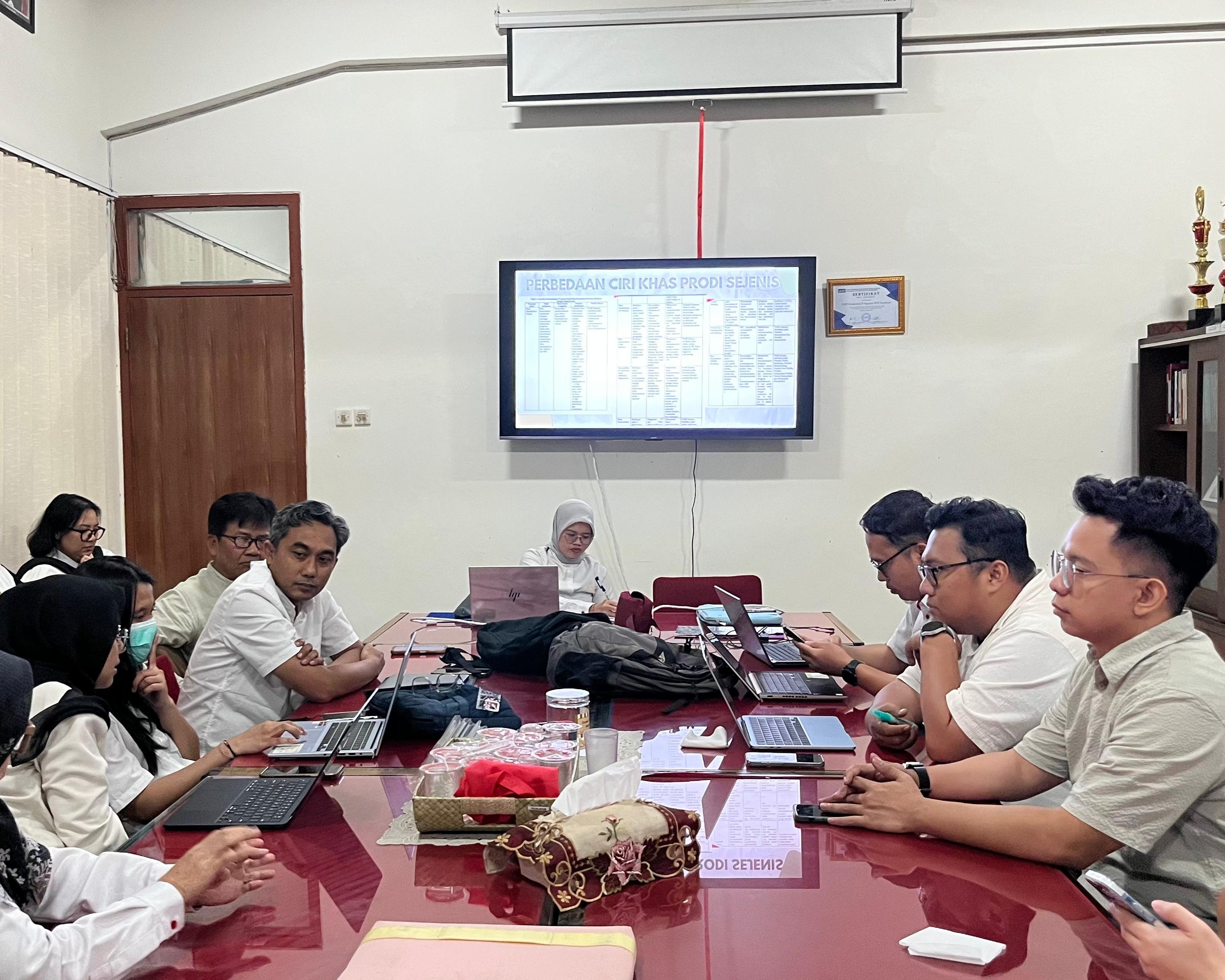 #RuangAksi | Perkuat Value Proposition Prodi, FISIP Dorong Ilmu Komunikasi Gelar FGD Bersama Dosen
