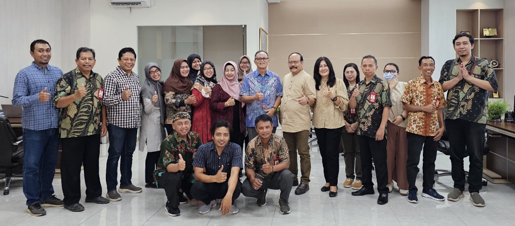 Keluarga Besar FISIP Untag Surabaya Kunjungi Yayasan Perguruan 17 Agustus 1945 Surabaya